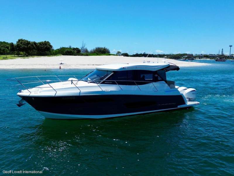 Regal 38 XO Sport Yacht