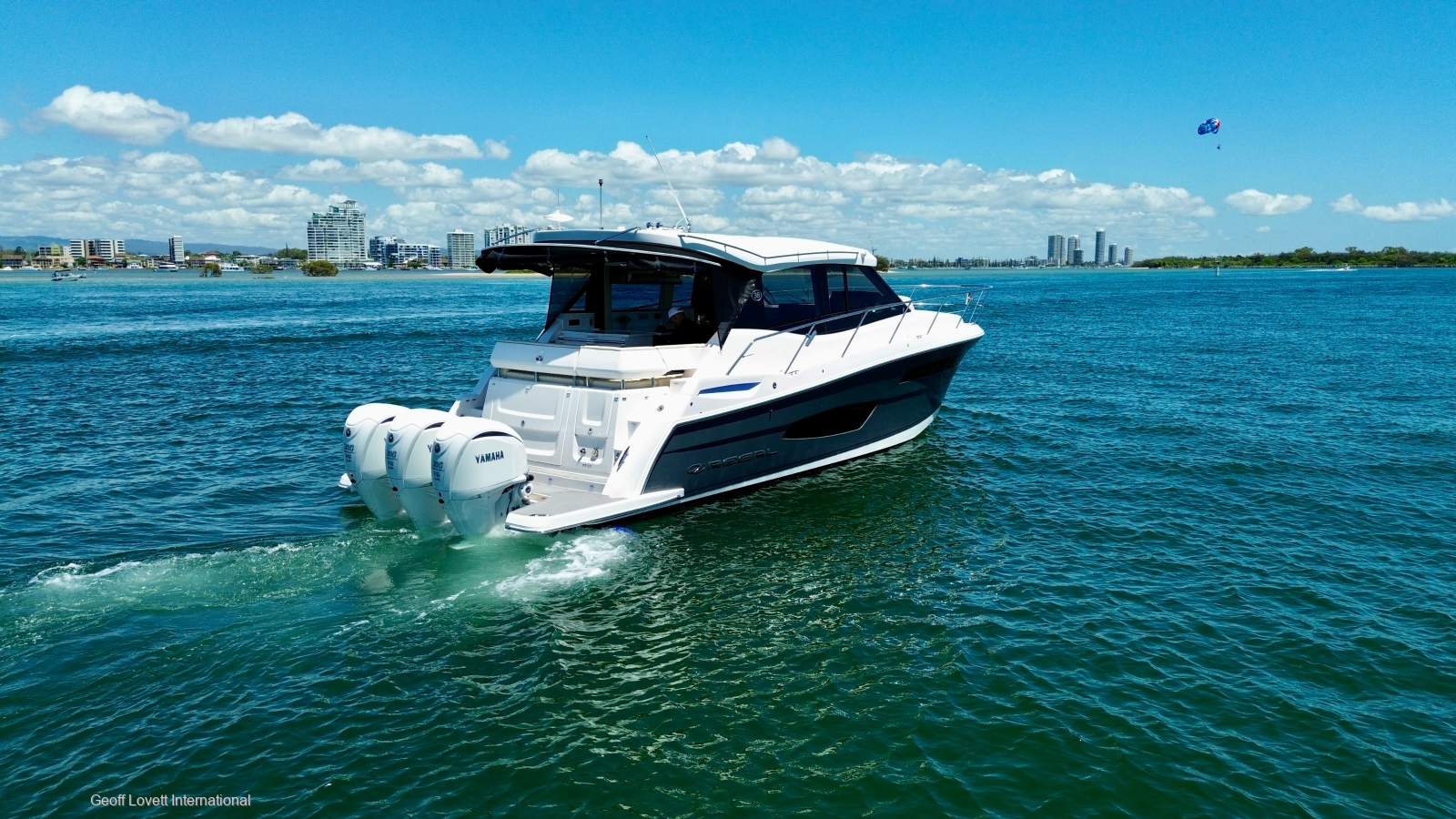 Regal 38 XO Sport Yacht