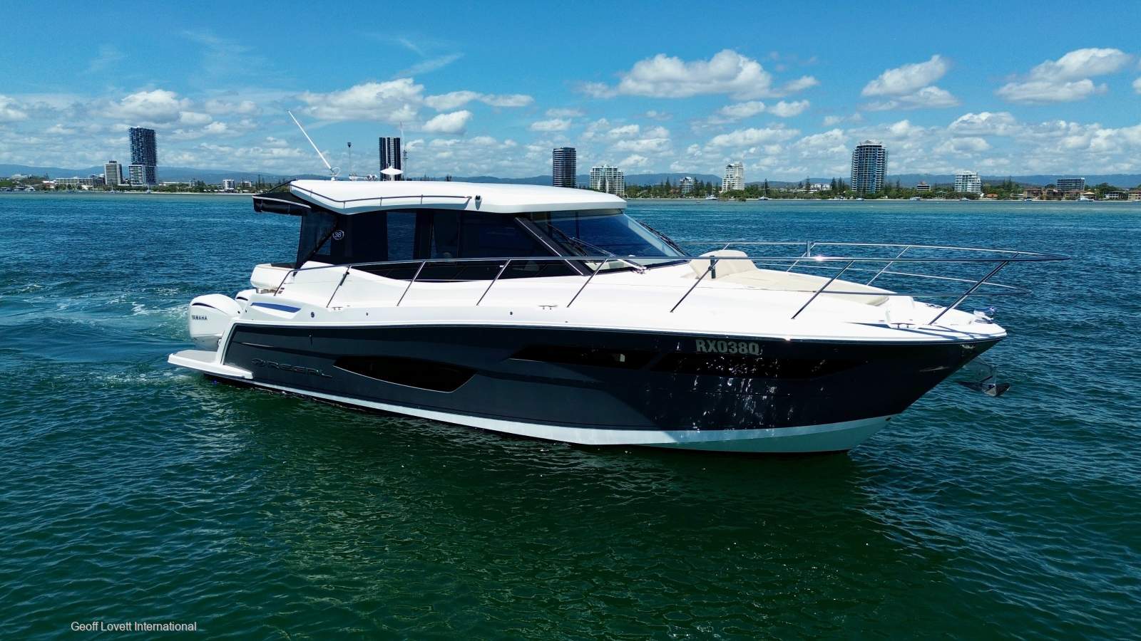Regal 38 XO Sport Yacht