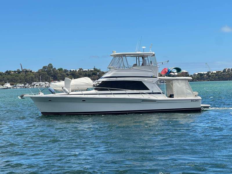 Riviera 45 Flybridge, Cummins QSM11s " 3 Cabin Vessel, Bow Thruster