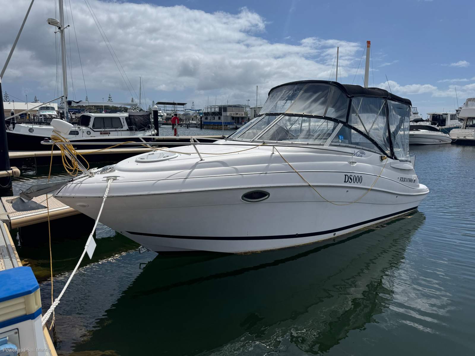 Four Winns Vista 258 Rebuilt motor Serviced 12/2025