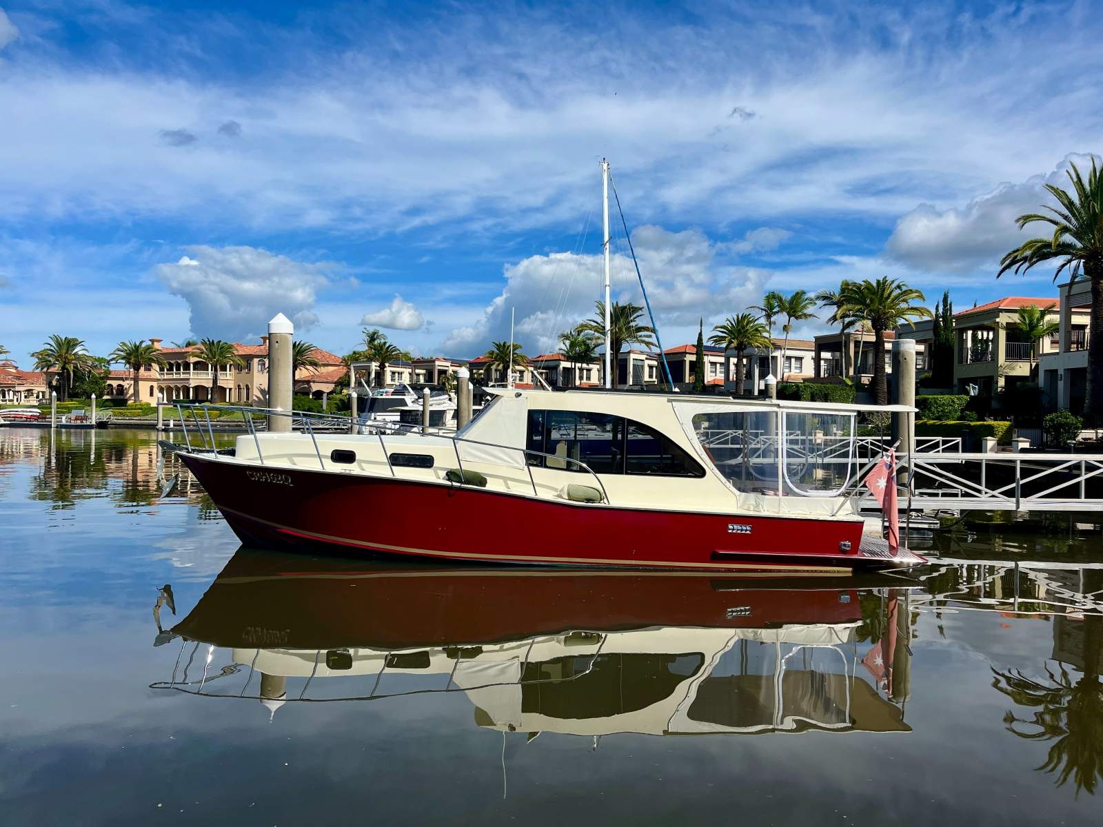 Raymond Hunt Design 38 Sedan Cruiser