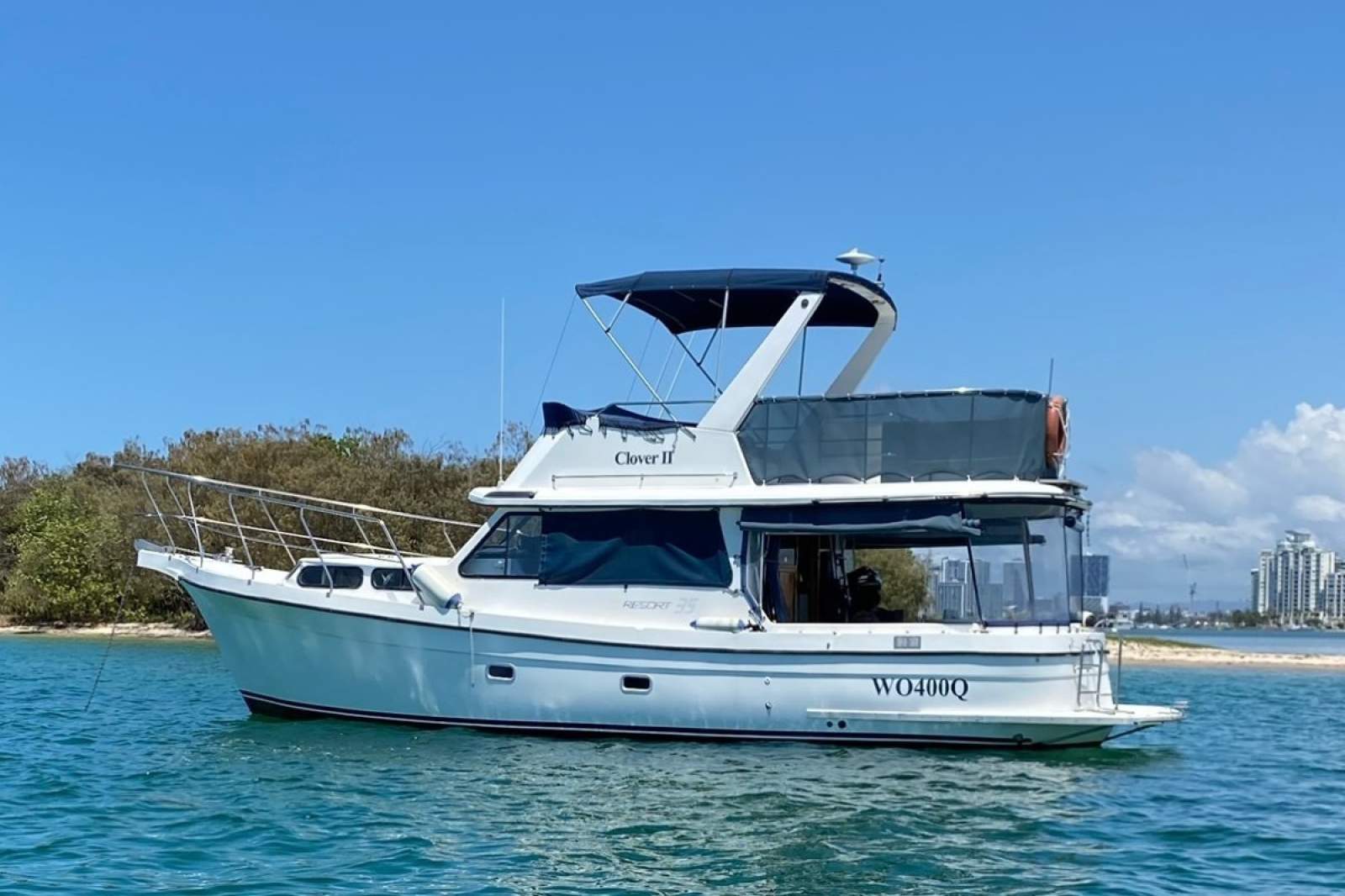 Resort 35 Cruiser Resort 35 Flybridge Cruiser