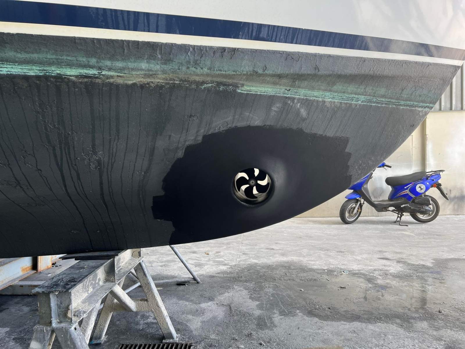 Resort 35 Cruiser Resort 35 Flybridge Cruiser:Bow Thruster