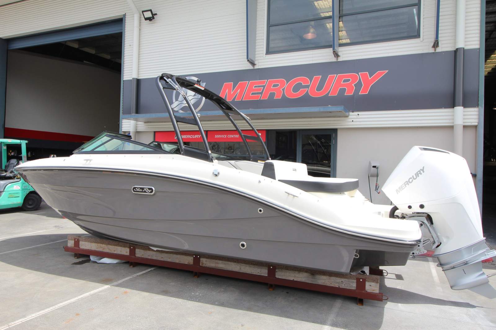 Sea Ray 210 SPX OB Bowrider
