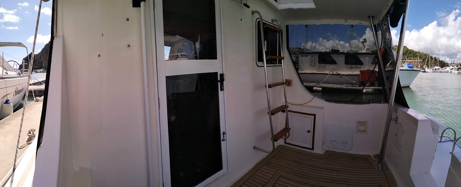 Honeymoon 33 Flybridge Cruiser Yr 1995