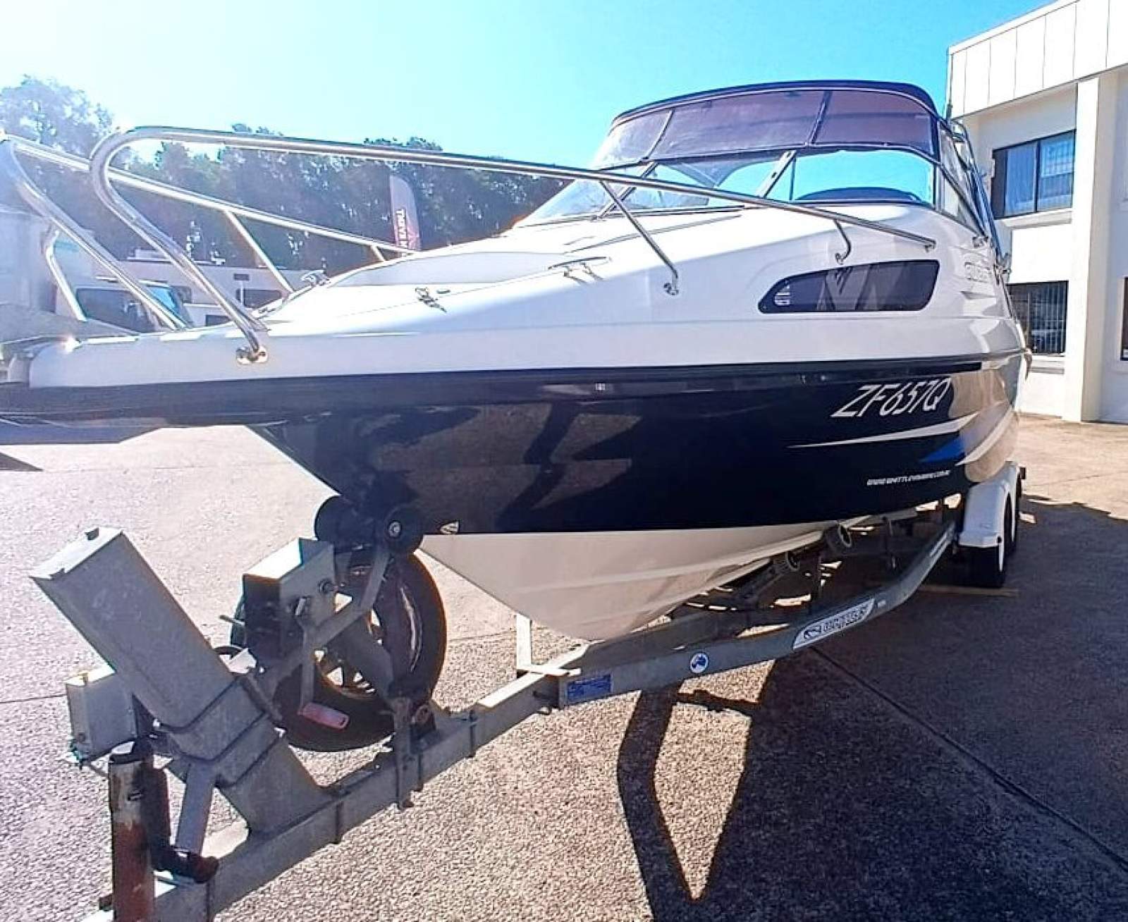 Whittley CW 2150 Cuddy cabin