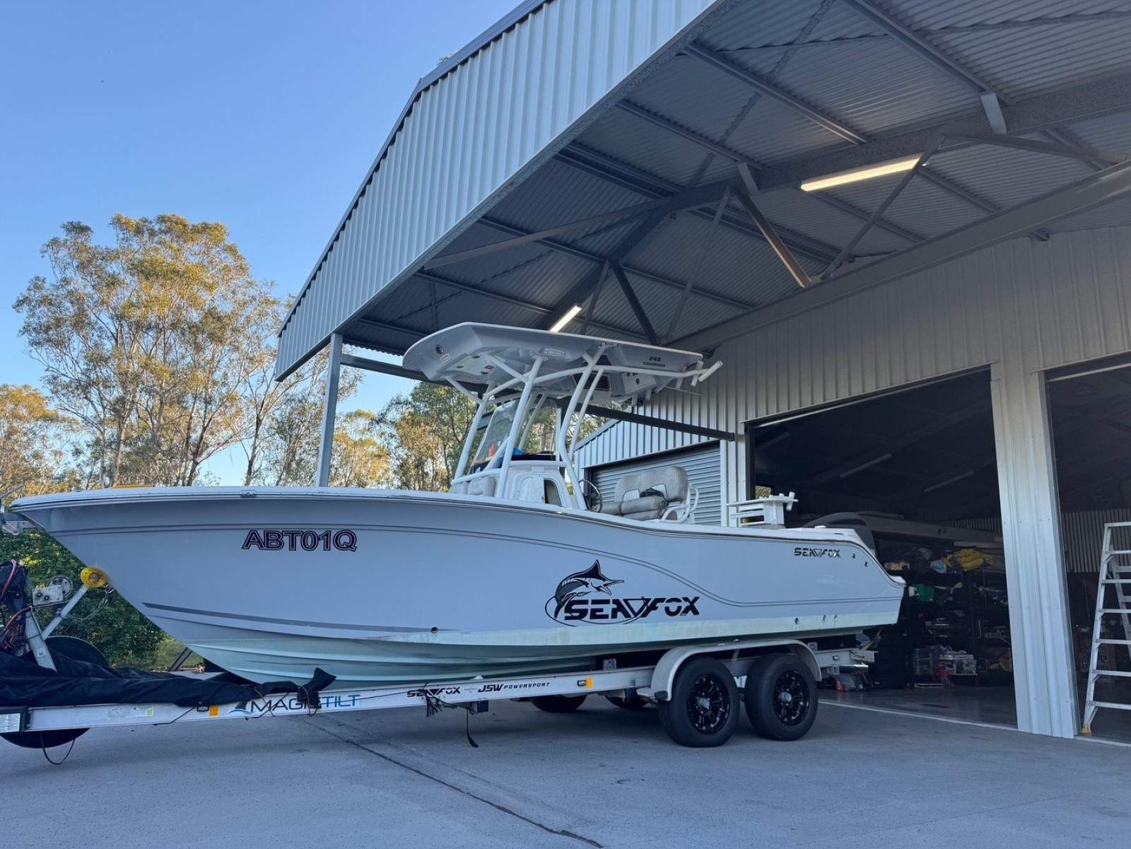 Sea Fox 248 Commander Centre console