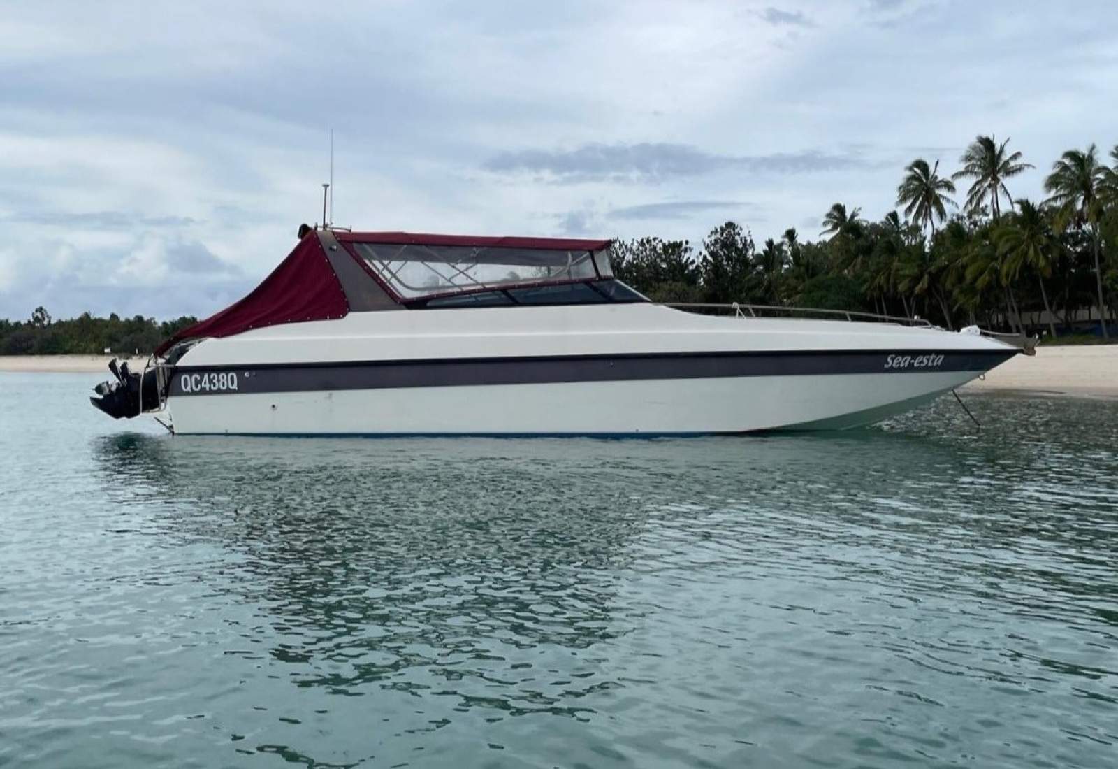 Cruiser 37 ft Sports Bow Rider (Cairns Qld )