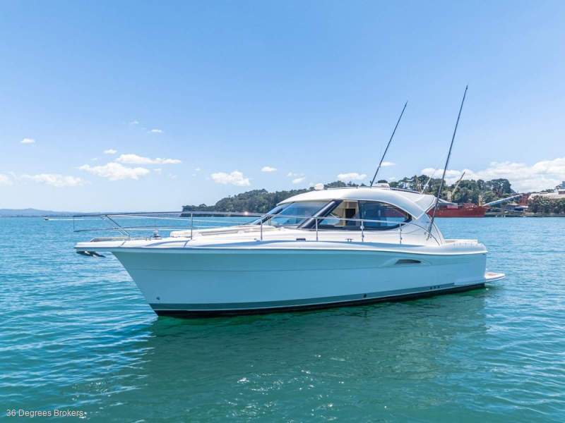 Riviera 3600 Sport Yacht