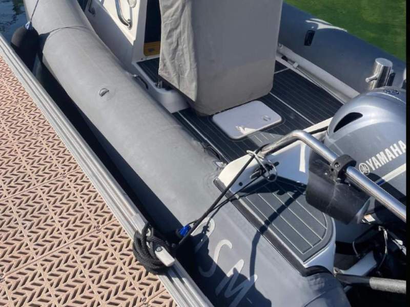 Protector 7.50 Centre Console Excellent Condition - Priced to sell!