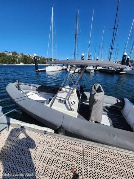 Protector 7.50 Centre Console Excellent Condition - Priced to sell!