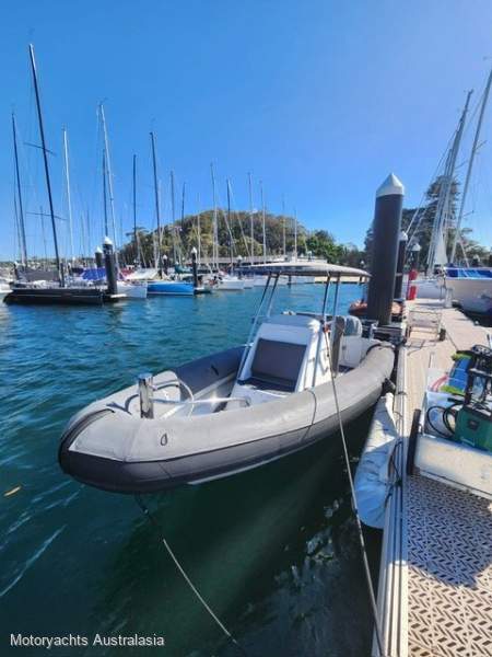 Protector 7.50 Centre Console Excellent Condition - Priced to sell!