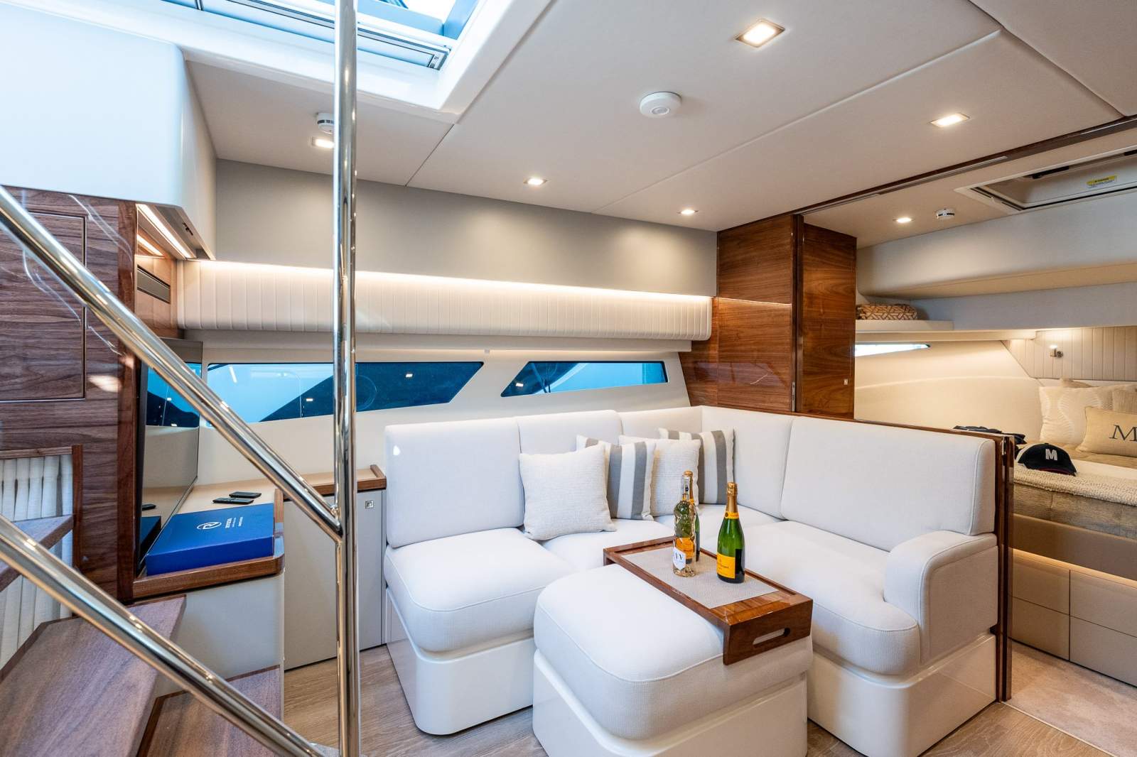 Riviera 4300 Sports Express