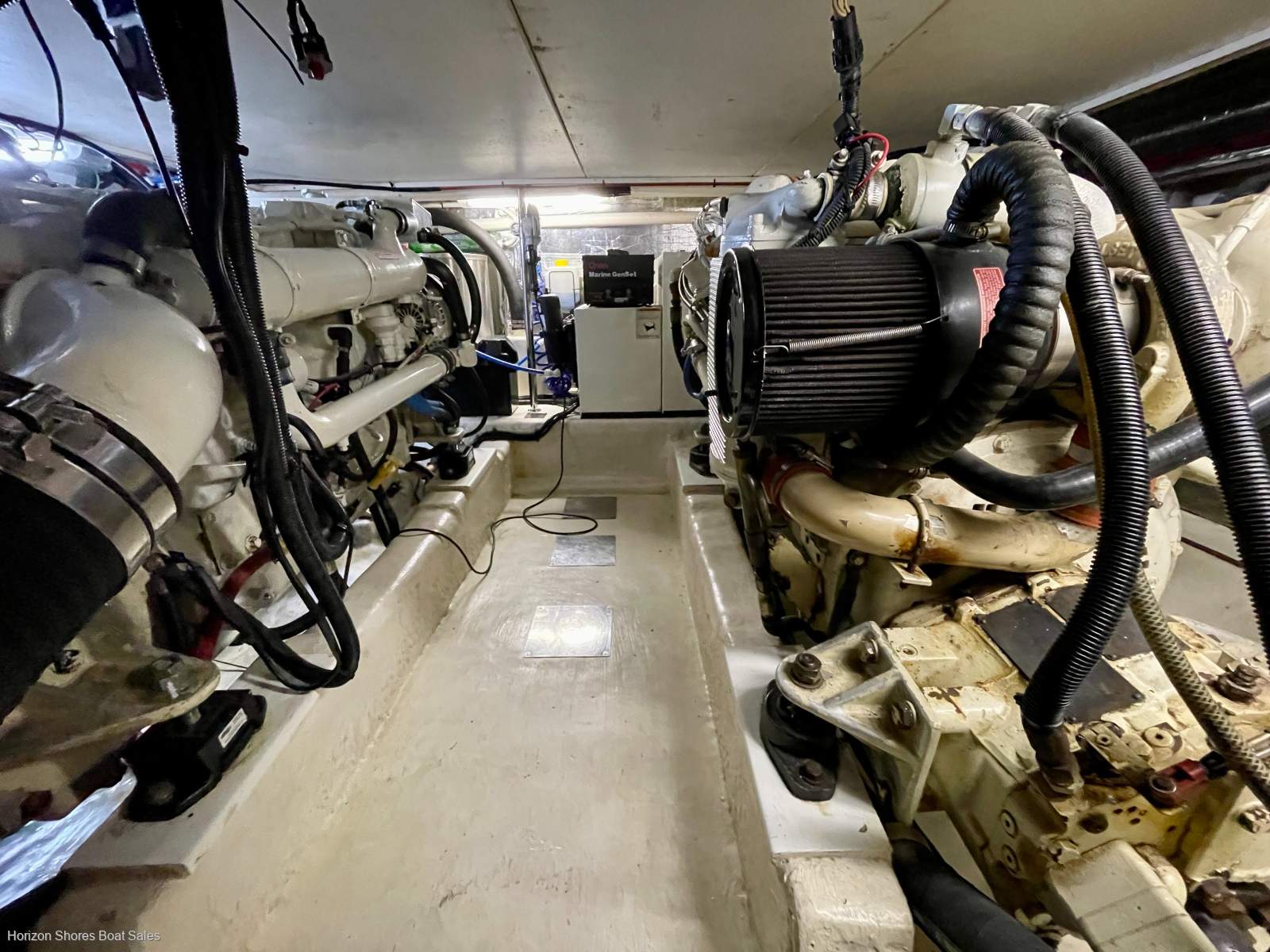 Riviera 40 Aft Cabin - Platinum Edition