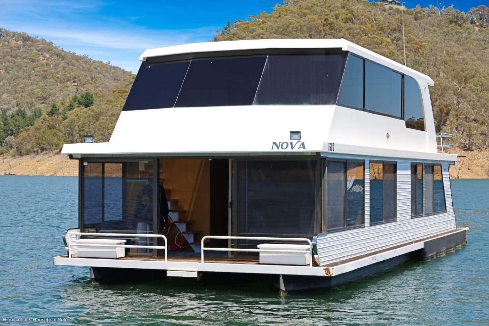 Nova Houseboat Holiday Home on Lake Eildon:NOVA on Lake Eildon