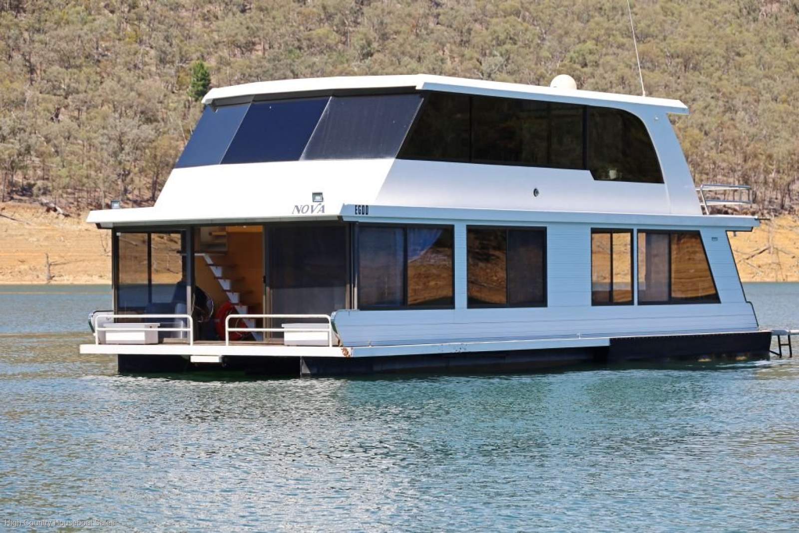 Nova Houseboat Holiday Home on Lake Eildon:NOVA on Lake Eildon