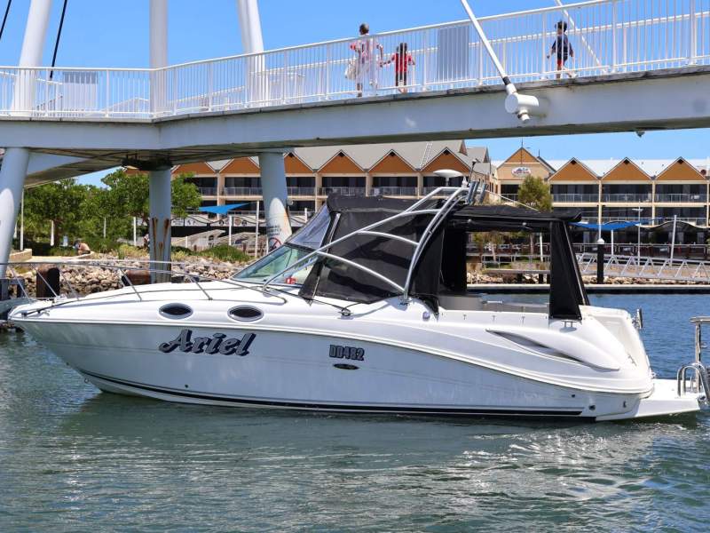 Sea Ray 270 Amberjack - Powerful, Practical & Family-Friendly!