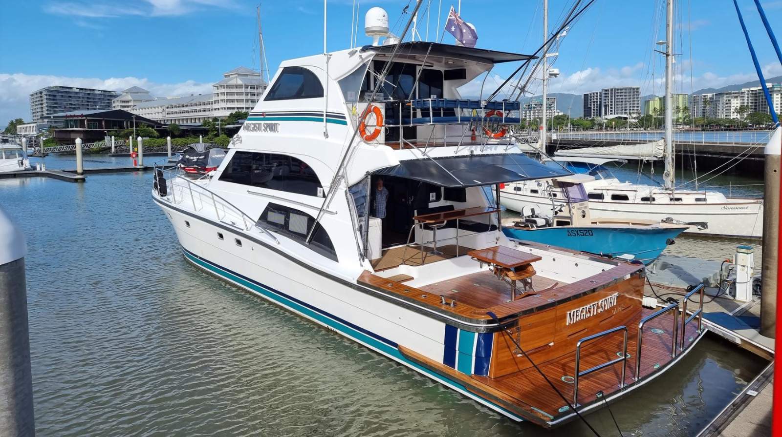 Westcoaster Flybridge Cruiser 70