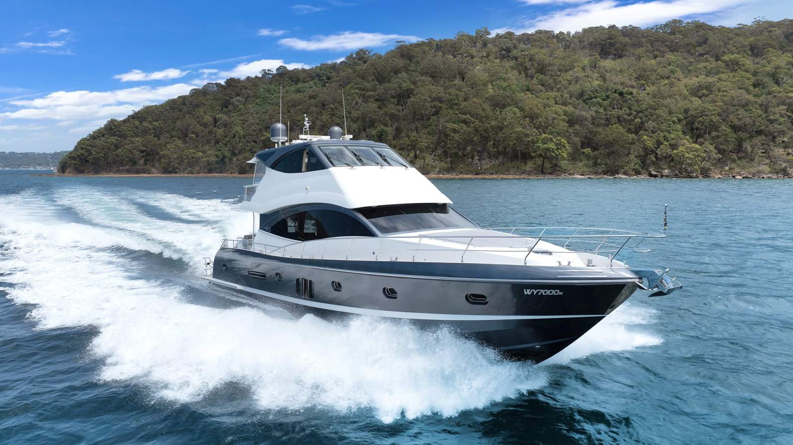 Whitehaven Flybridge 7000 - Fully updated and stunning