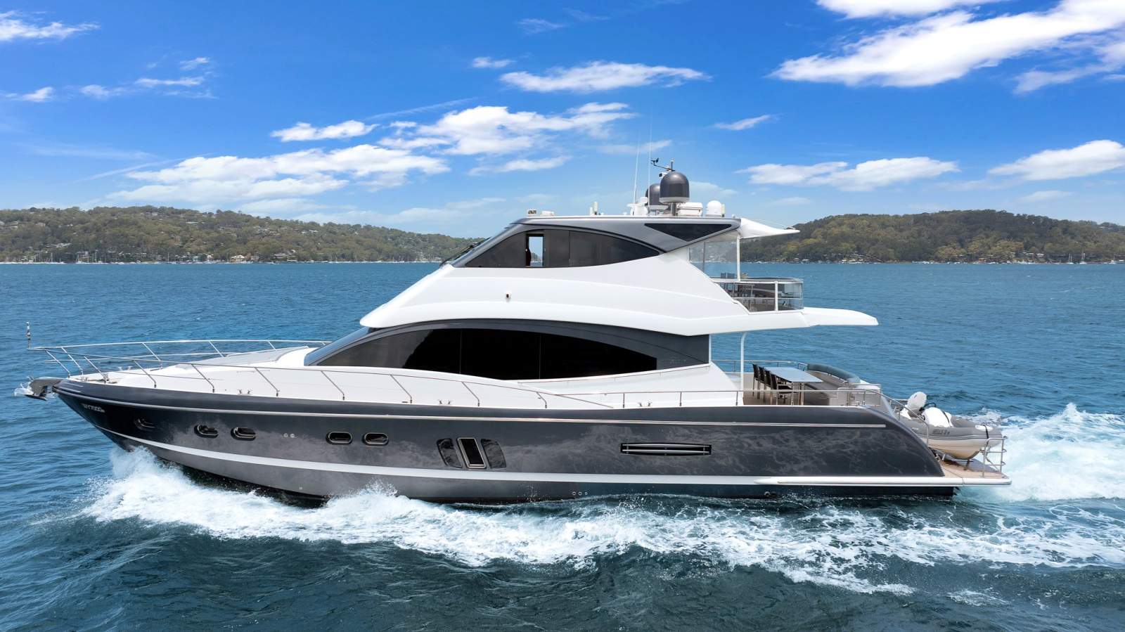 Whitehaven Flybridge 7000 - Fully updated and stunning