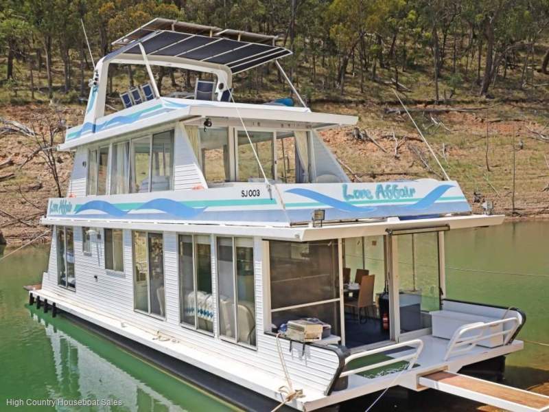 Love Affair Houseboat Holiday Home on Lake Eildon
