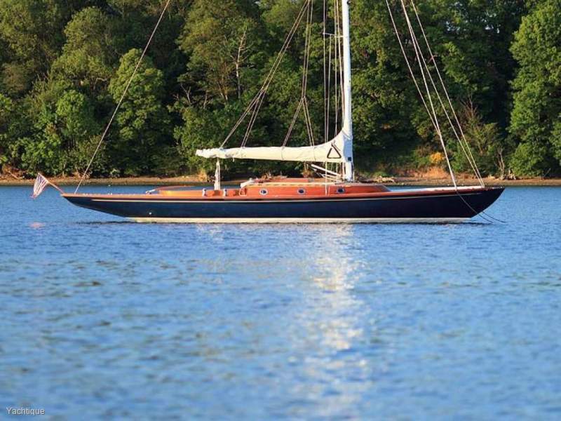 Spirit R46 - The James Bond Yacht From "Die Another Day"