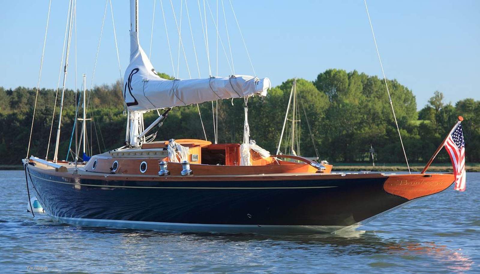 Spirit R46 - The James Bond Yacht From "Die Another Day"