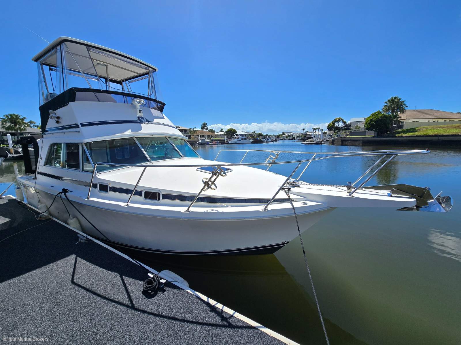 Bertram 31 Flybridge Cruiser