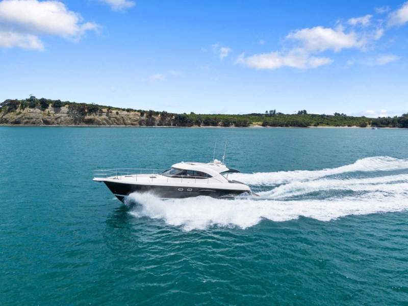 Riviera 4700 Sport Yacht