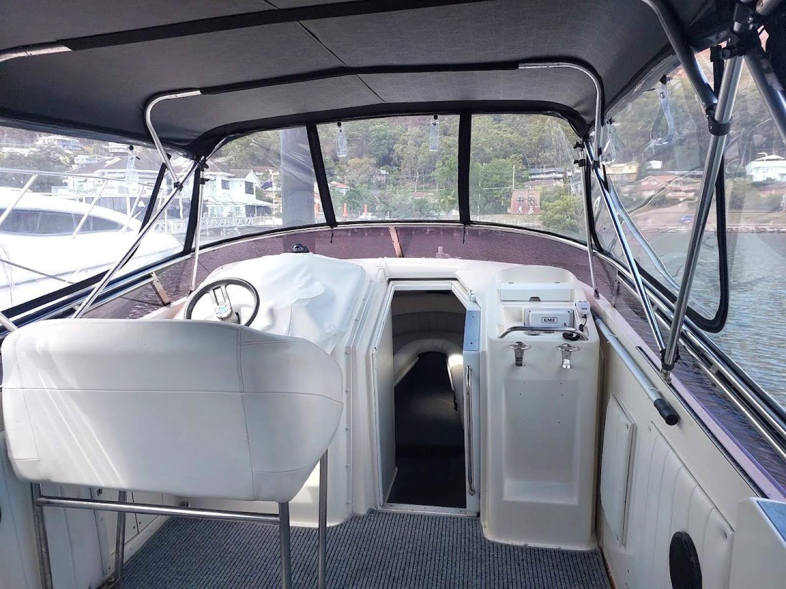 Fastlane 32 Sports Cruiser