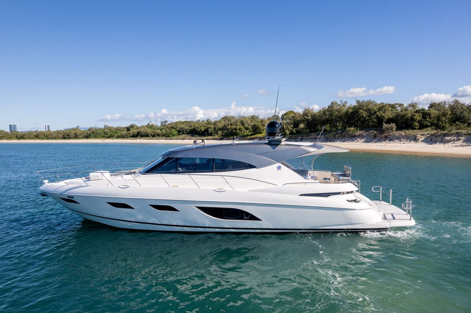 Riviera 6000 Sport Yacht Platinum Edition