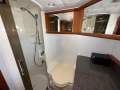 Sunseeker Manhattan 62 " Hardtop Flybridge ":Guest Shower