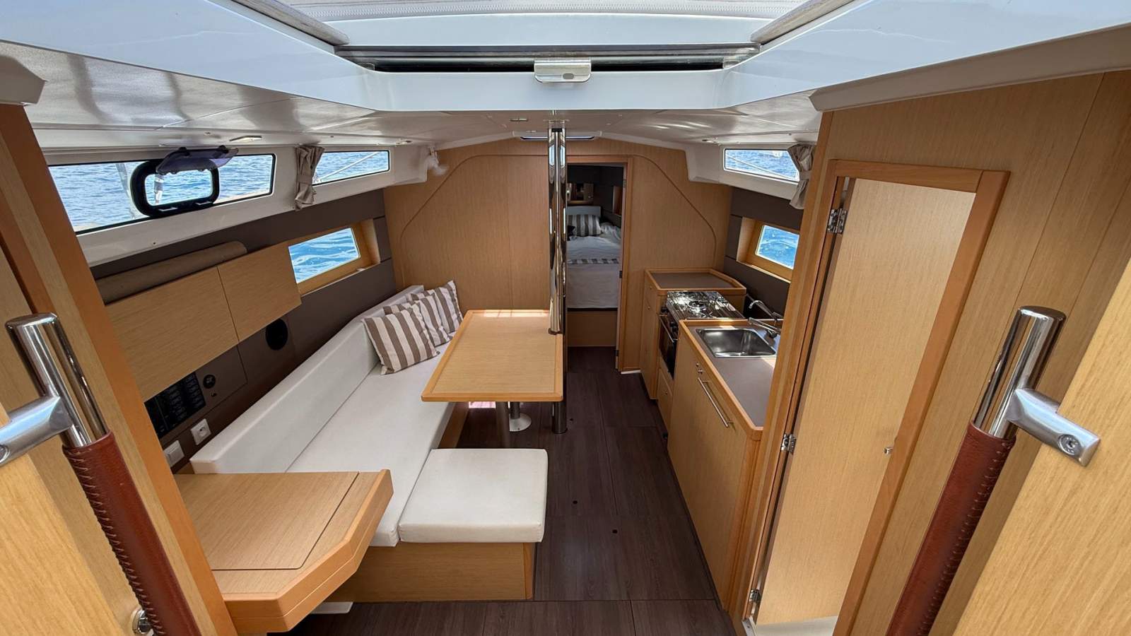 Beneteau Oceanis 38 Cruiser