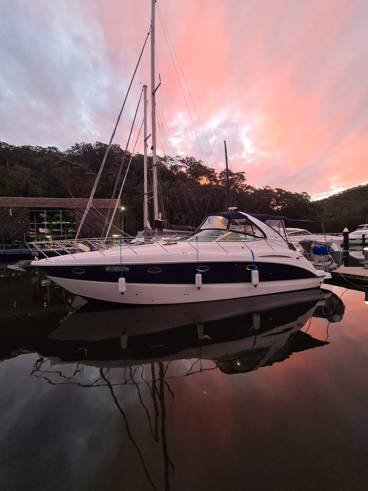 Maxum 3700 Sport Yacht