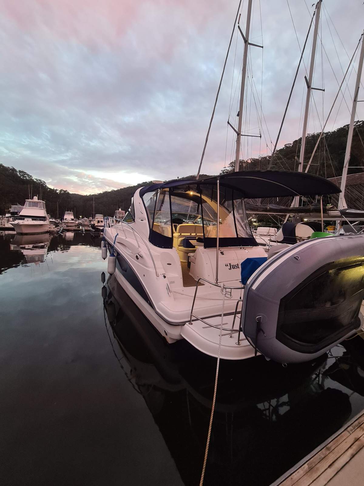 Maxum 3700 Sport Yacht