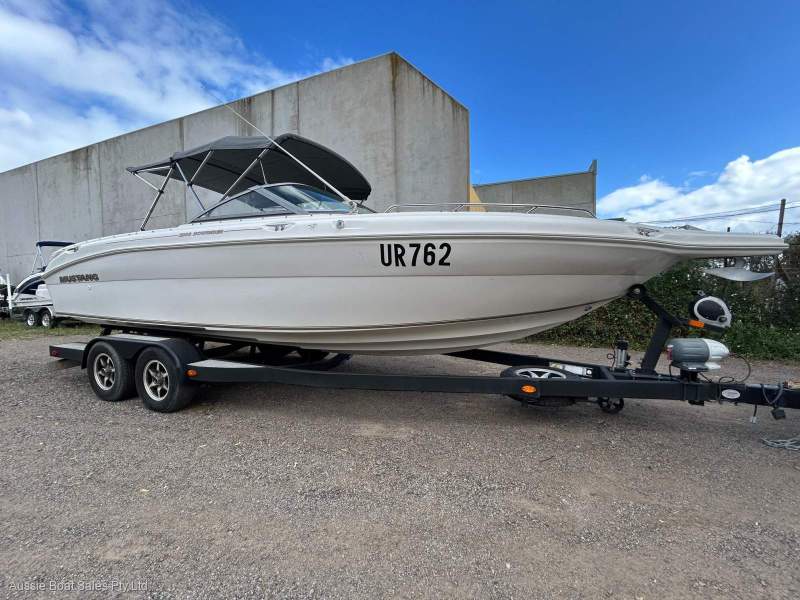 Mustang 2300 Bowrider
