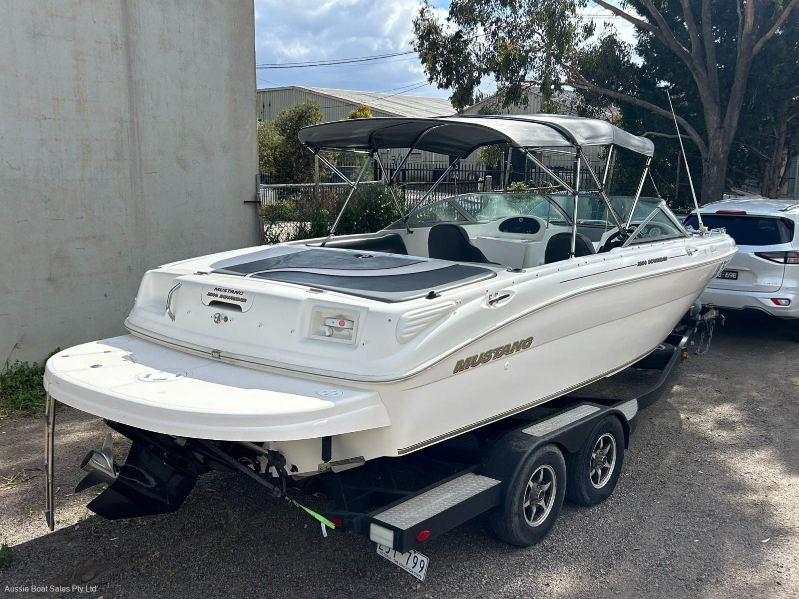 Mustang 2300 Bowrider