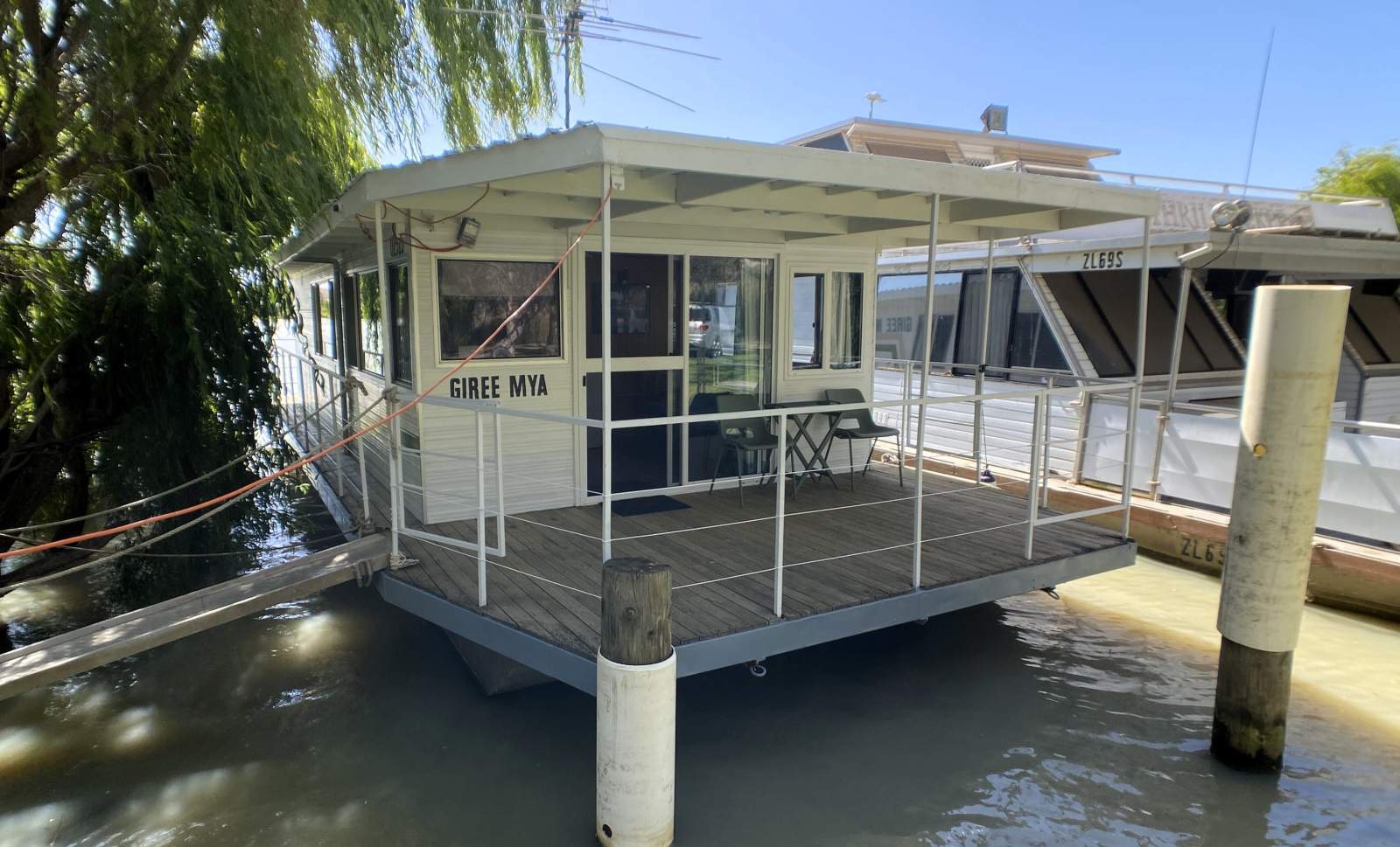 "Giree Mya". Beaut - 2 x Bed, 1 x Bath, Houseboat.