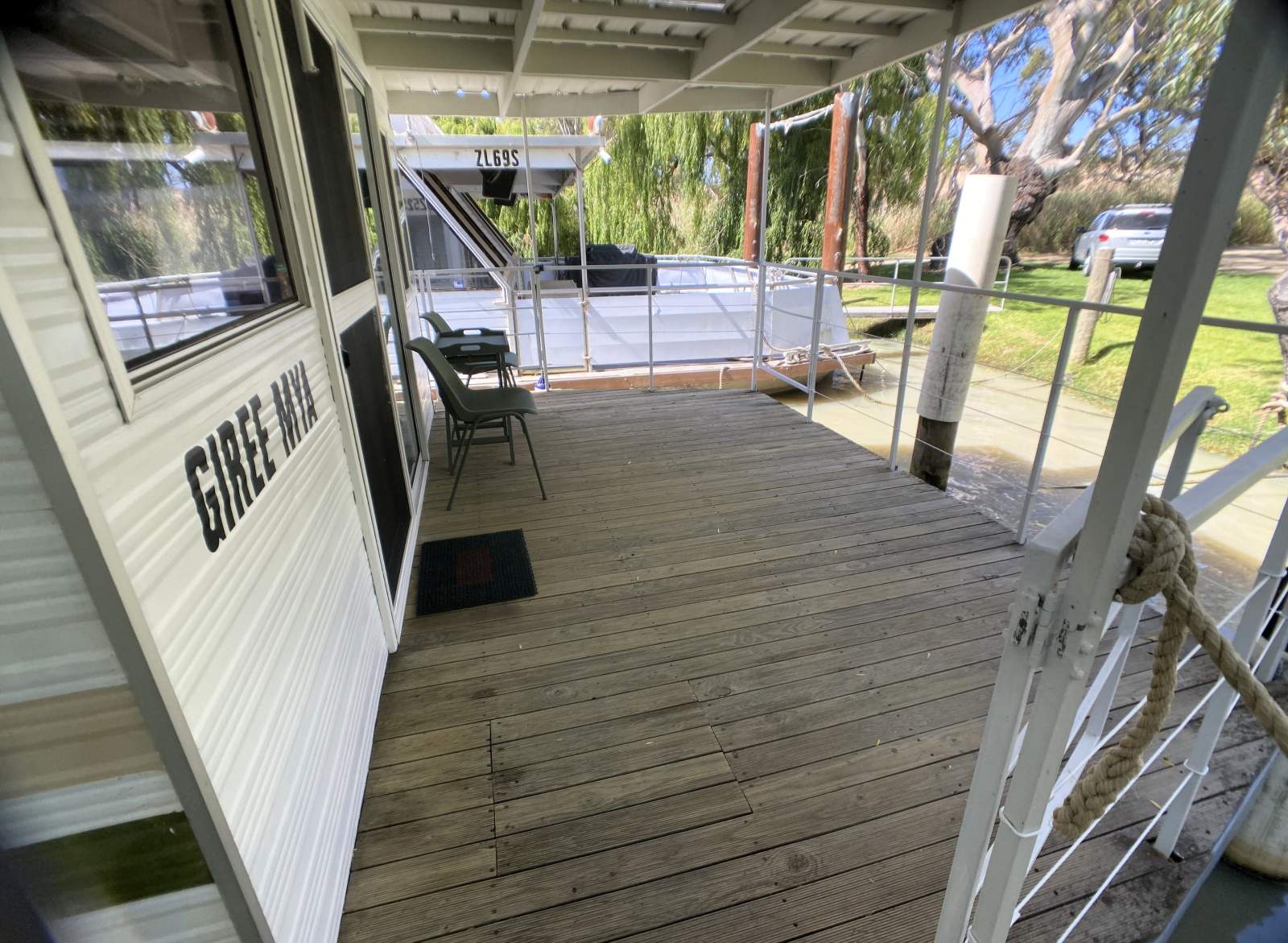 "Giree Mya". Beaut - 2 x Bed, 1 x Bath, Houseboat.