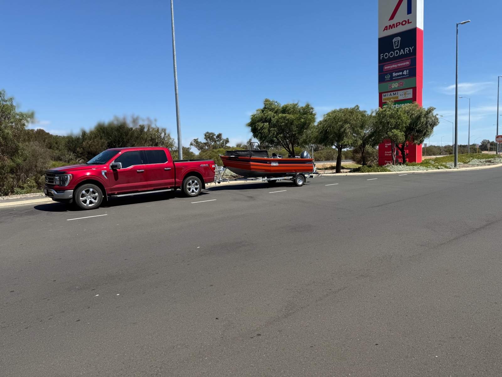 Senator 500SC 500 sc with bow motor mount with watersnake