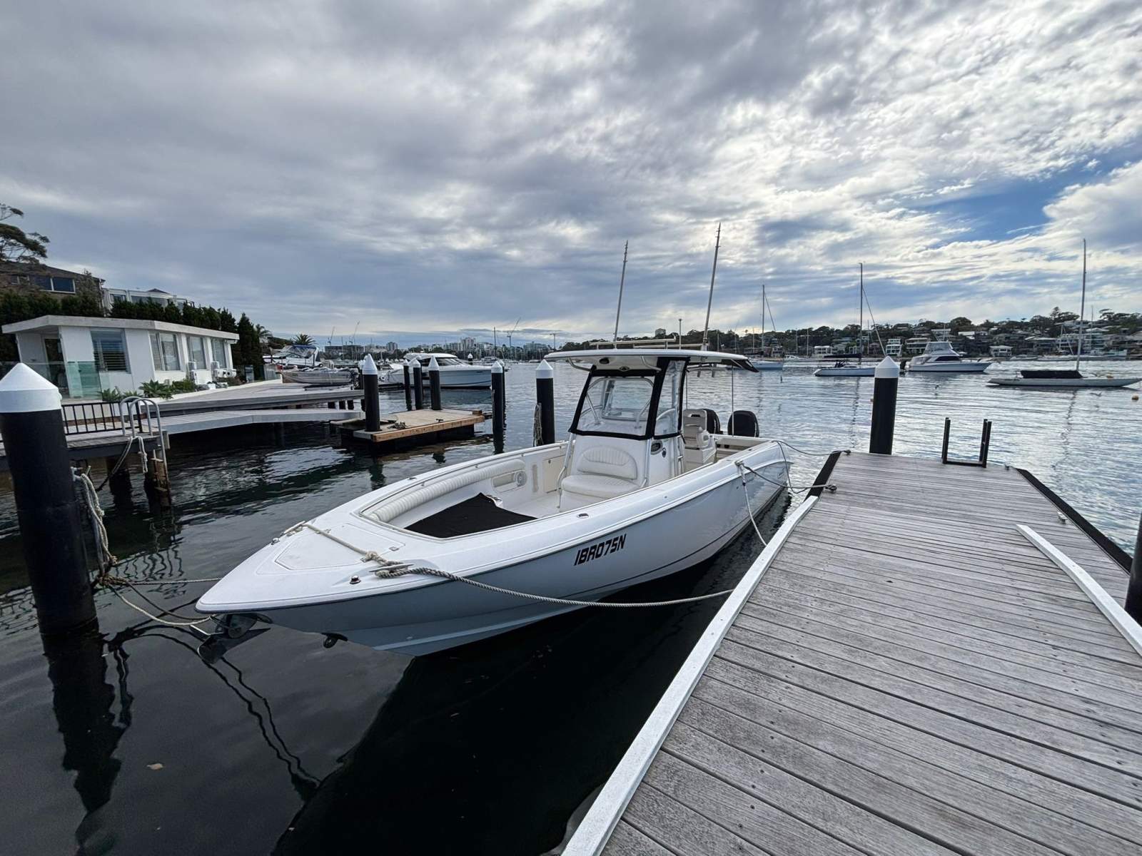 Boston Whaler 320 Outrage Centre Console