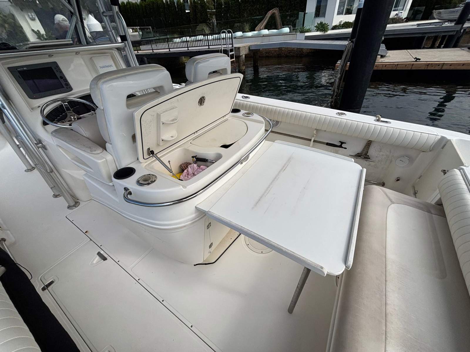Boston Whaler 320 Outrage Centre Console
