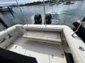 Boston Whaler 320 Outrage Centre Console