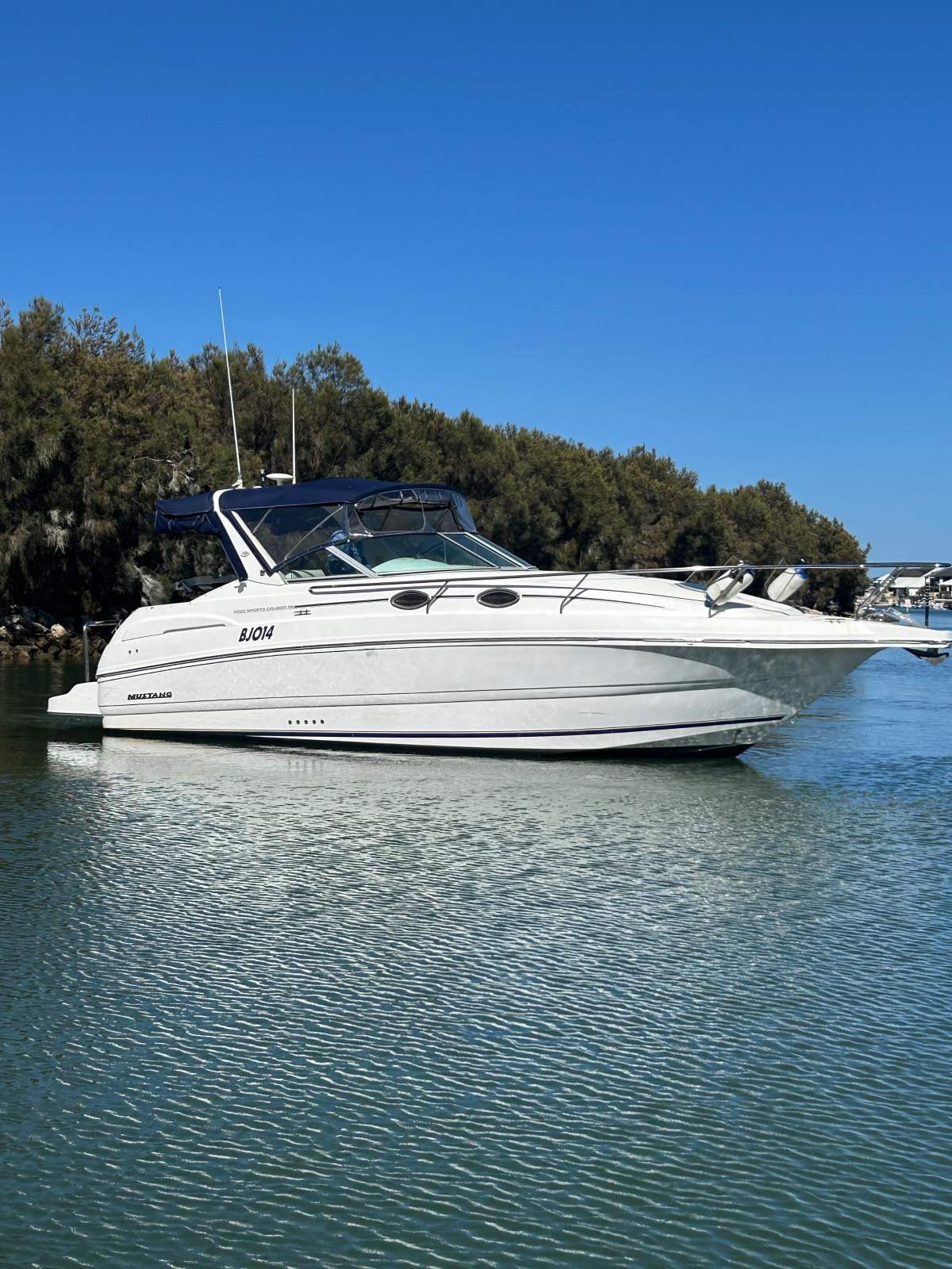 Mustang 32 Sports Cruiser