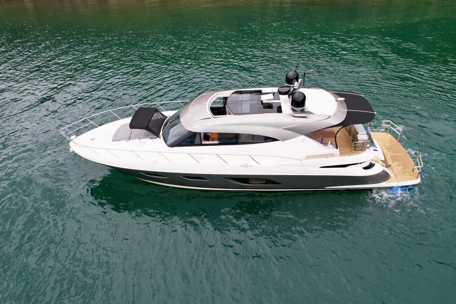 Riviera 6000 Sport Yacht Platinum Edition