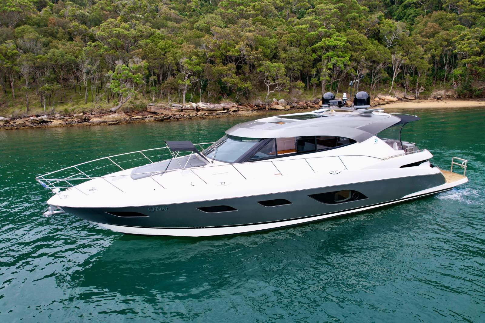 Riviera 6000 Sport Yacht Platinum Edition