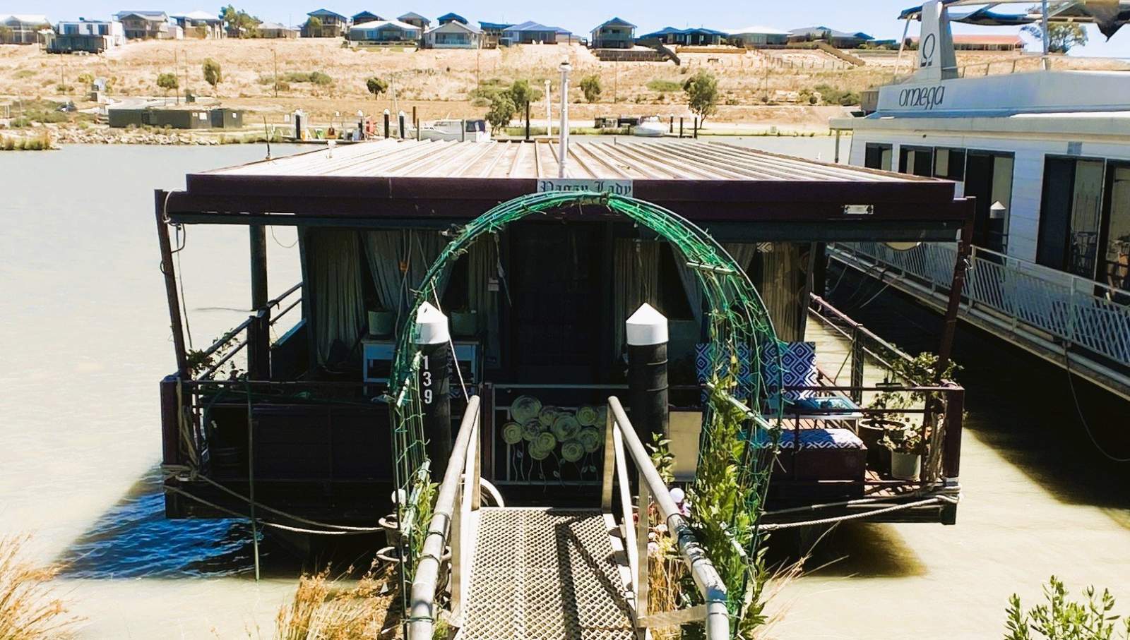 "Pagan Lady" Three Bed, One Bath, Houseboat Sale.