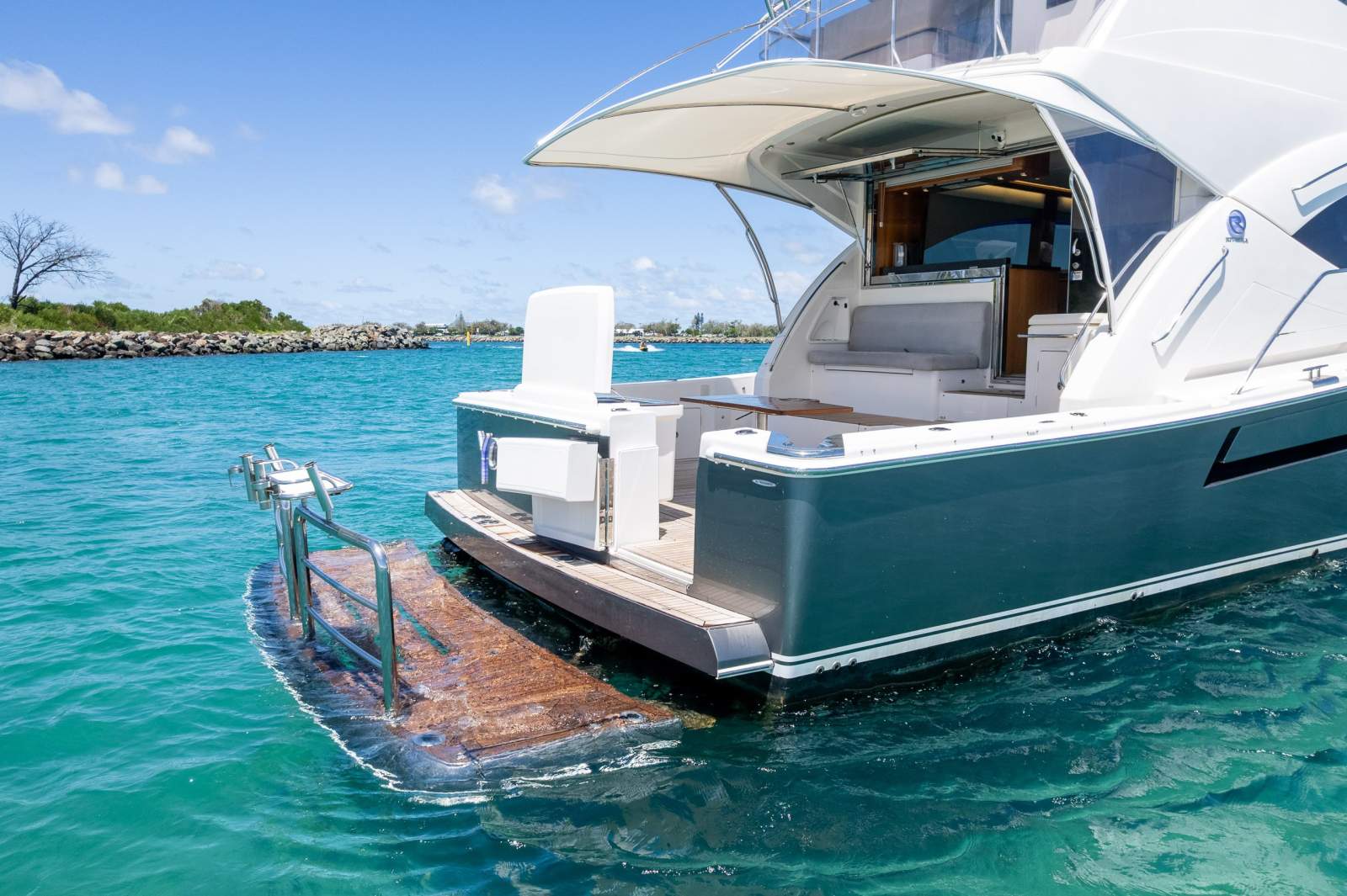 Riviera 53 Enclosed Flybridge