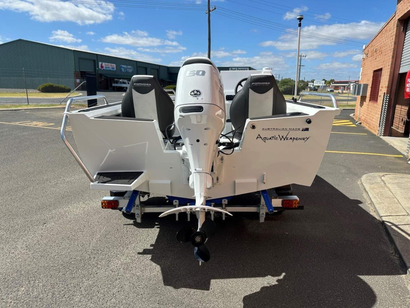 New Formosa 455 GRT Side Console